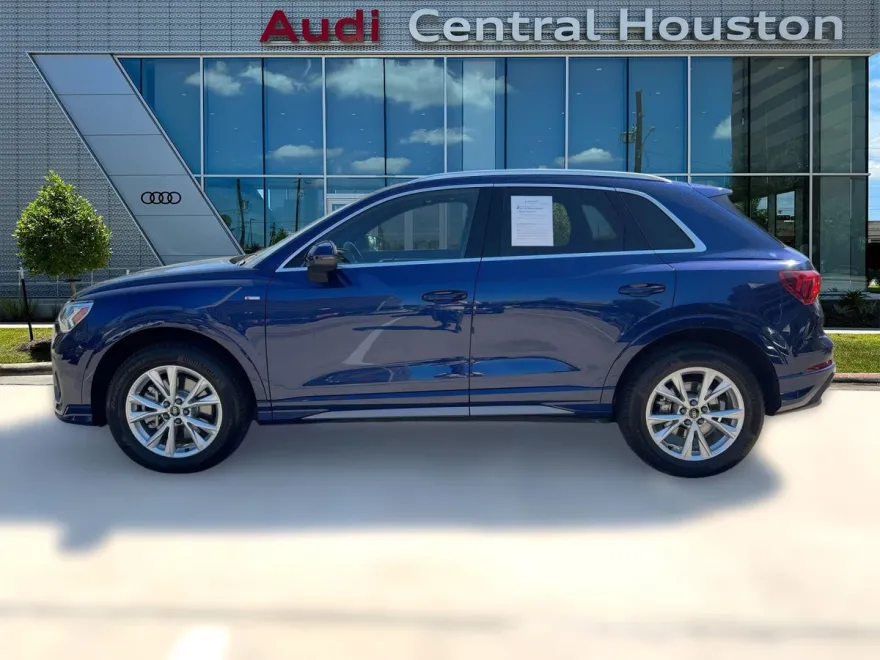 2024 Audi Q3 S line Premium photo 1