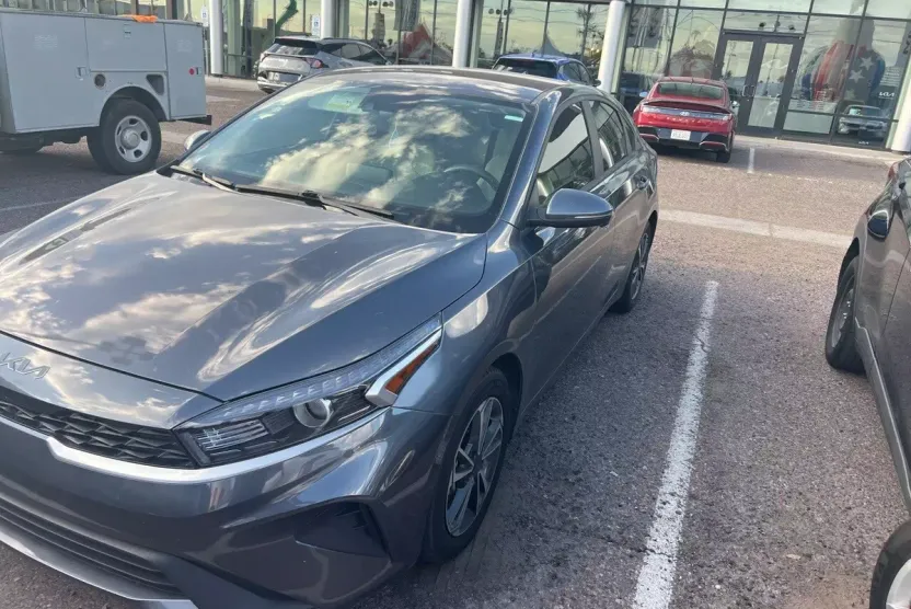 2022 Kia Forte LXS photo 1