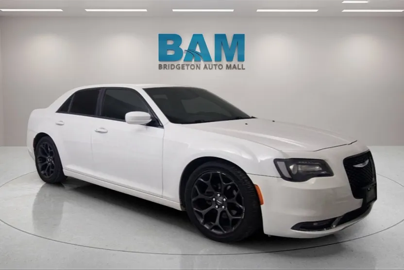 2020 Chrysler 300 photo 1