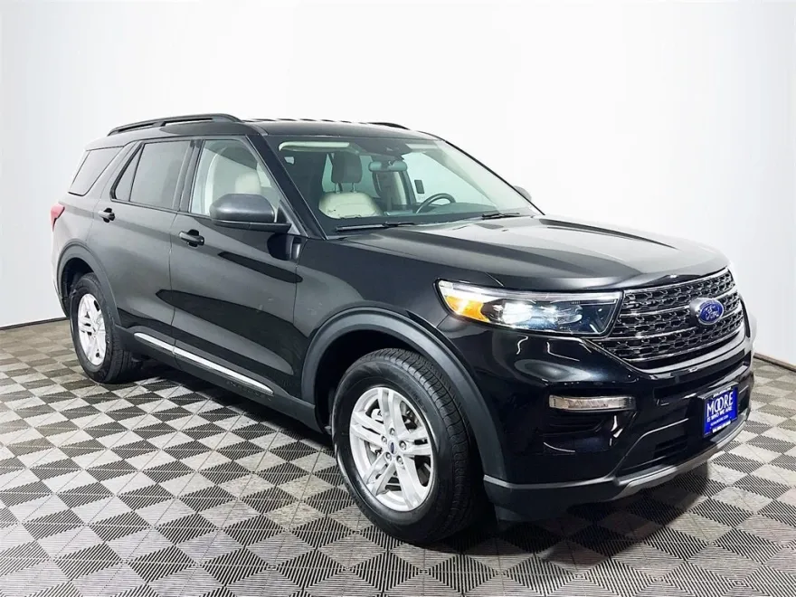 2023 Ford Explorer XLT photo 1