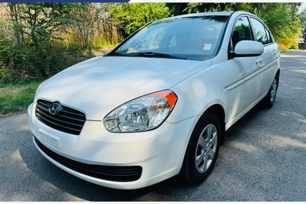 2011 Hyundai Accent GLS photo 1