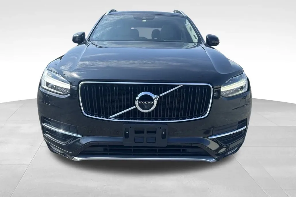 2018 Volvo XC90 T6 AWD Momentum photo 1