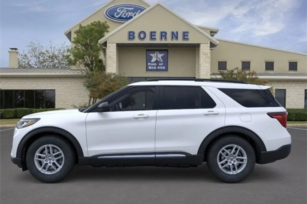 2025 Ford Explorer photo 1