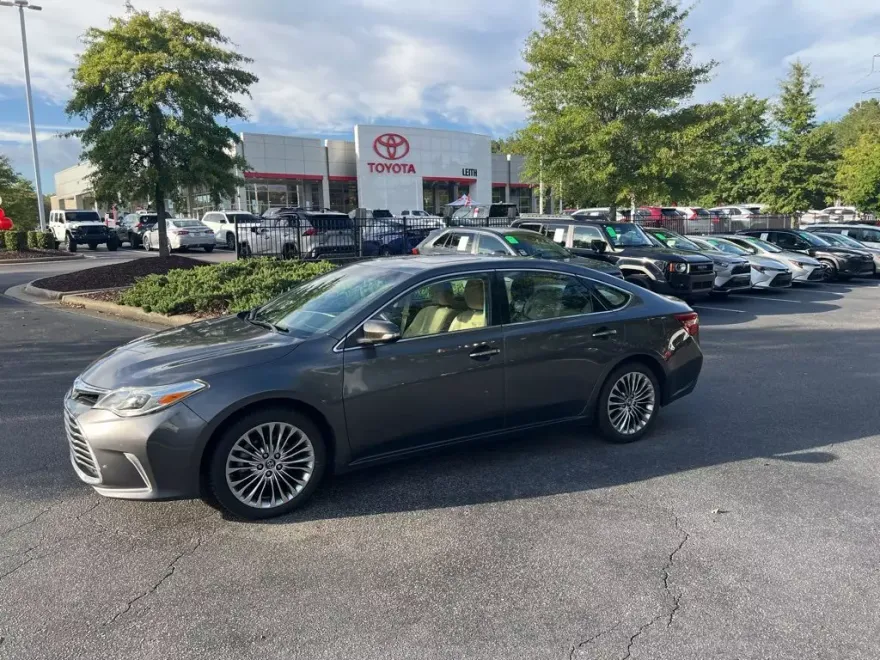 2018 Toyota Avalon Limited photo 1