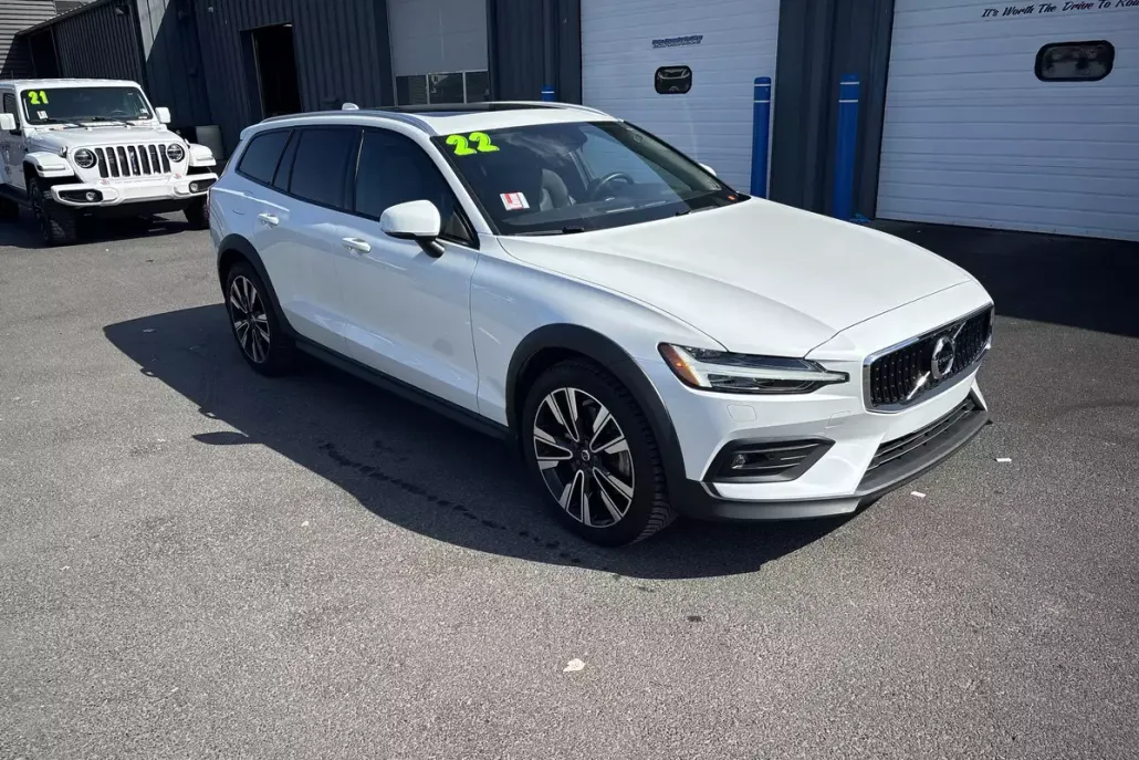 2022 Volvo V60 Cross Country T5 AWD photo 1