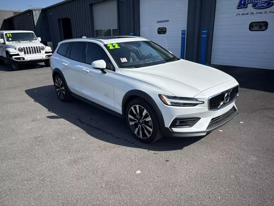 2022 Volvo V60 Cross Country T5 AWD photo 1