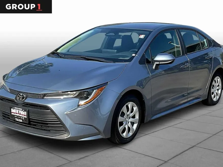 2024 Toyota Corolla LE photo 1