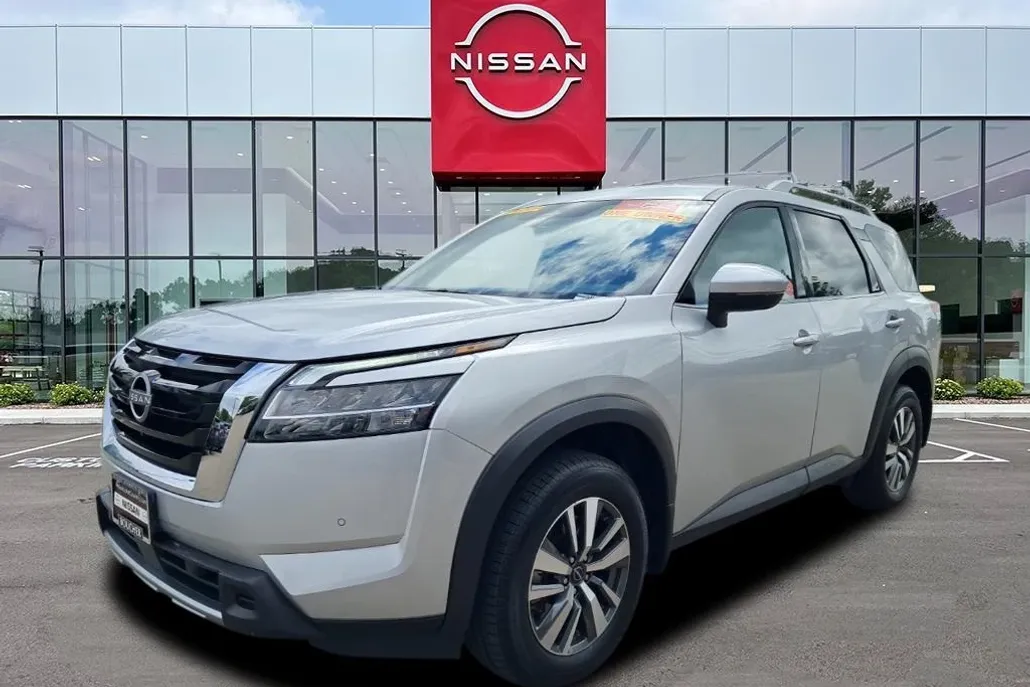 2024 Nissan Pathfinder SL photo 1