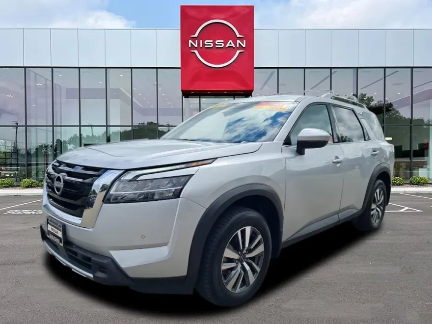 2024 Nissan Pathfinder SL photo 1