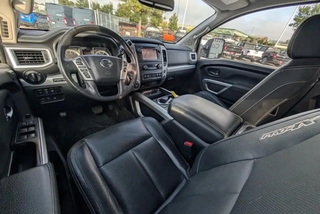 2019 Nissan Titan PRO-4X photo 1