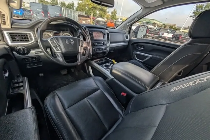 2019 Nissan Titan PRO-4X photo 1