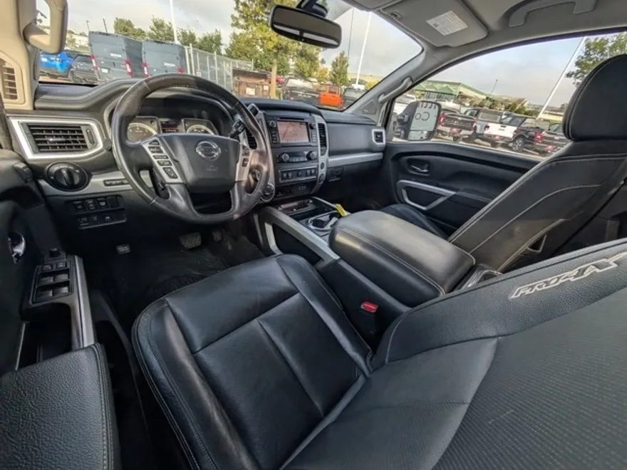 2019 Nissan Titan PRO-4X photo 1