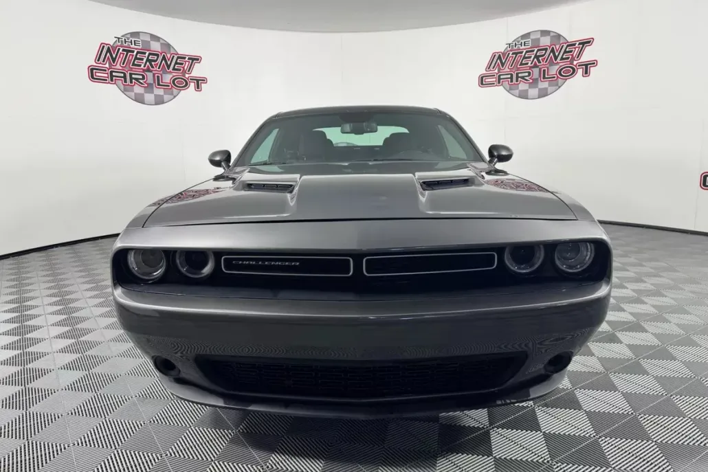 2021 Dodge Challenger SXT photo 1