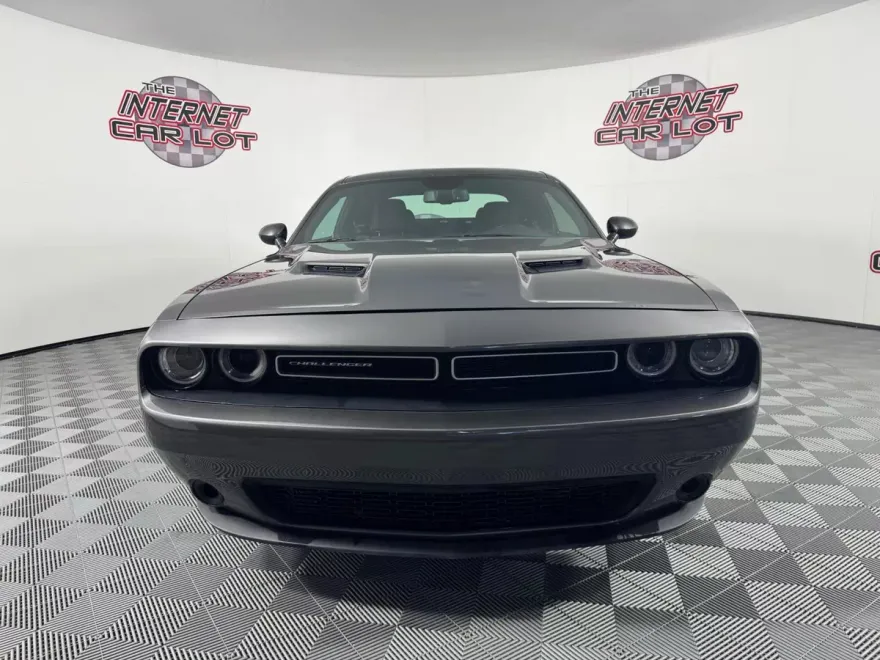 2021 Dodge Challenger SXT photo 1