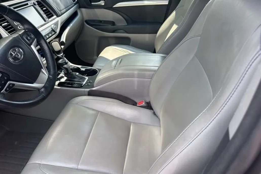 2015 Toyota Highlander XLE photo 1