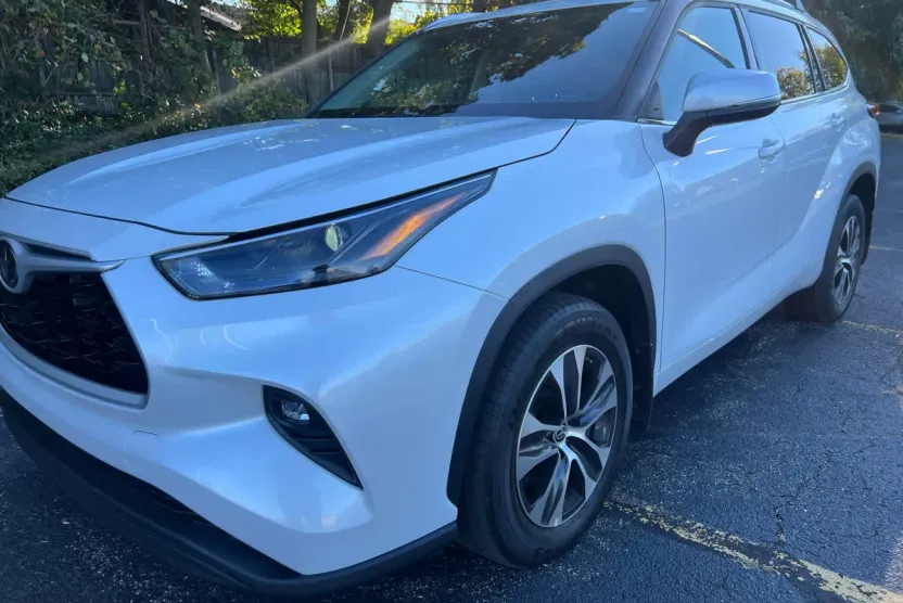 2022 Toyota Highlander XLE photo 1