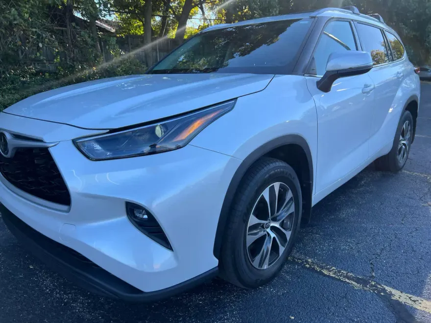 2022 Toyota Highlander XLE photo 1