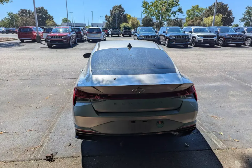 2021 Hyundai Elantra SEL photo 1