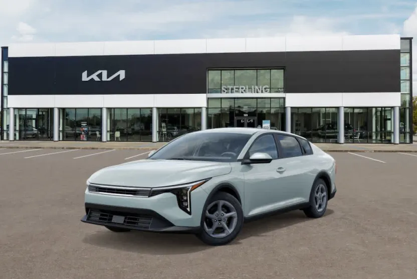 2025 Kia K4 LXS photo 1