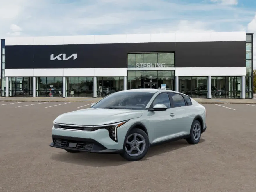 2025 Kia K4 LXS photo 1