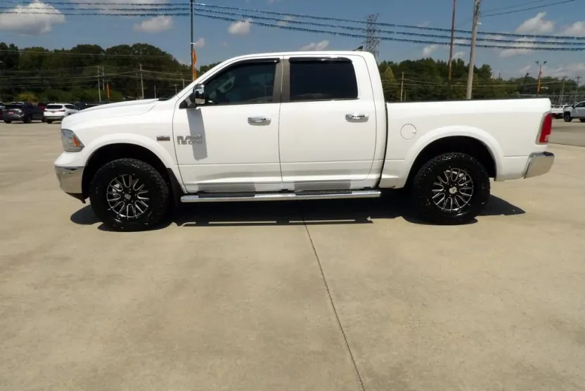2017 Ram 1500 Laramie photo 1