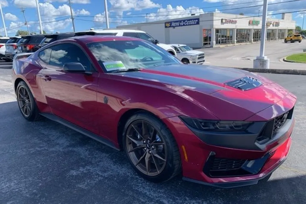 2025 Ford Mustang Dark Horse photo 1