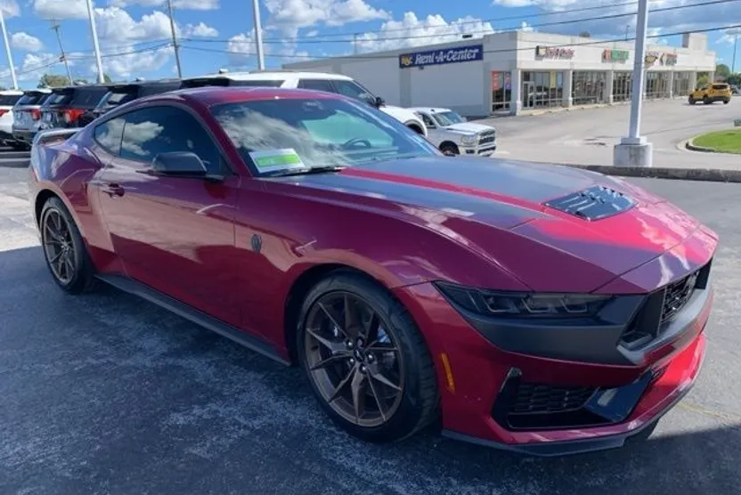 2025 Ford Mustang Dark Horse photo 1