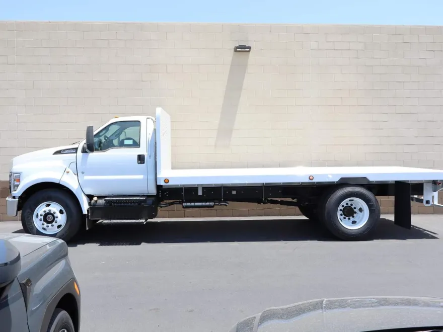 2025 Ford F-650 SuperCab photo 1
