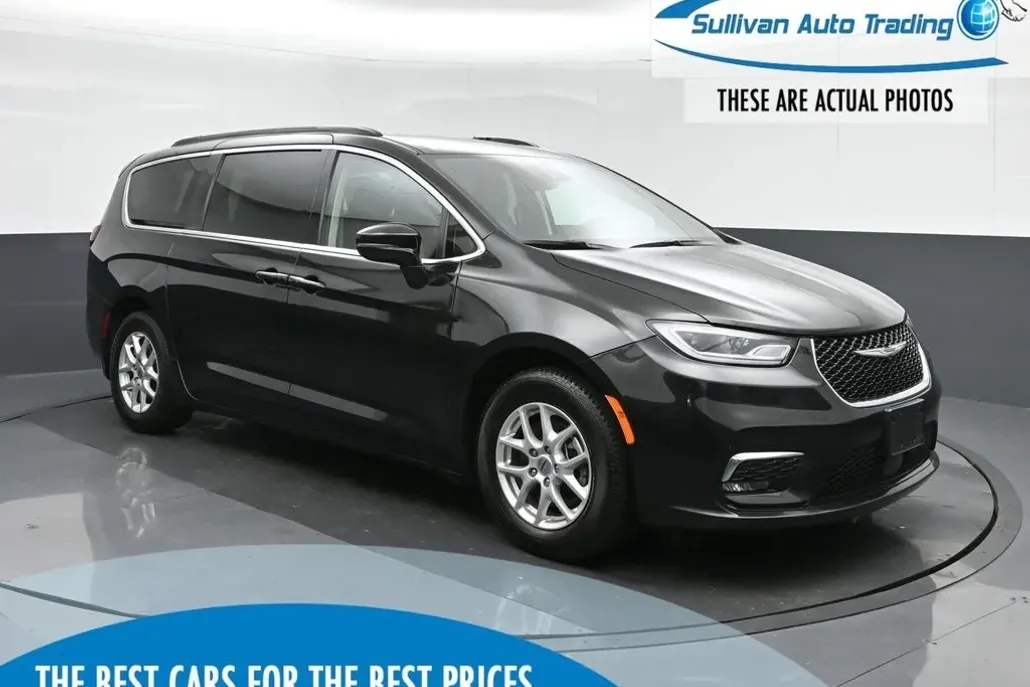 2022 Chrysler Pacifica Touring L photo 1