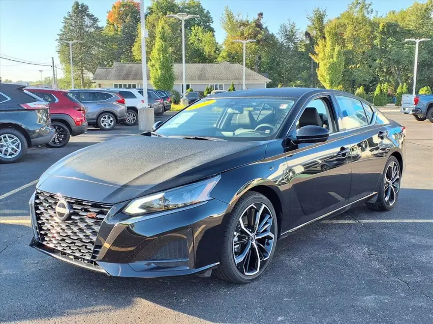 2024 Nissan Altima 2.5 SR photo 1