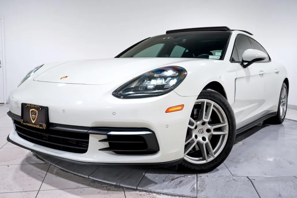 2019 Porsche Panamera 4 photo 1