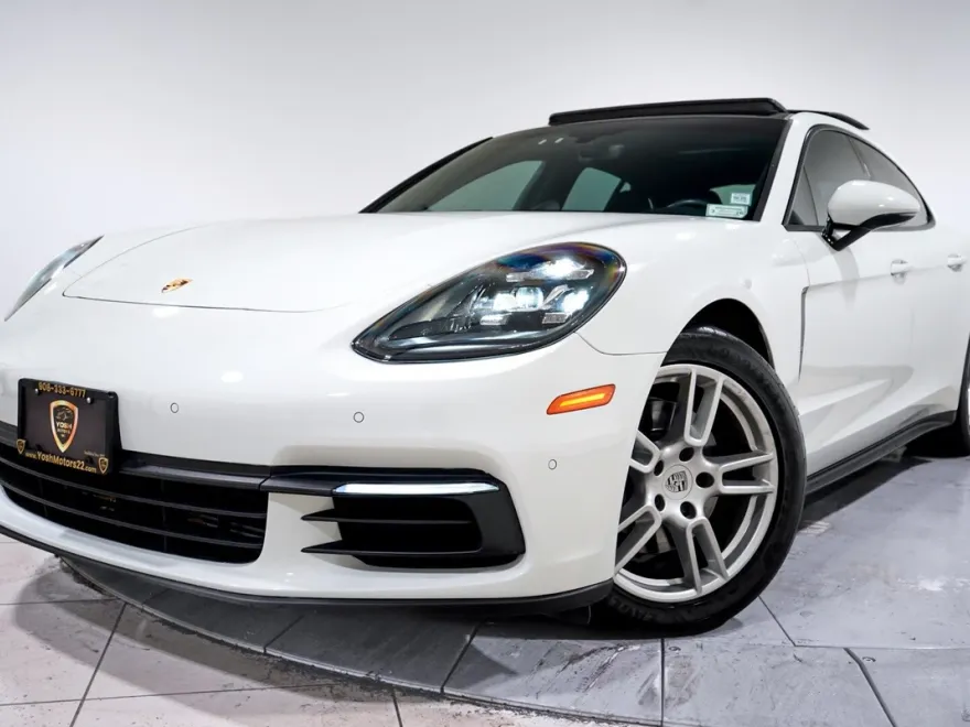 2019 Porsche Panamera 4 photo 1