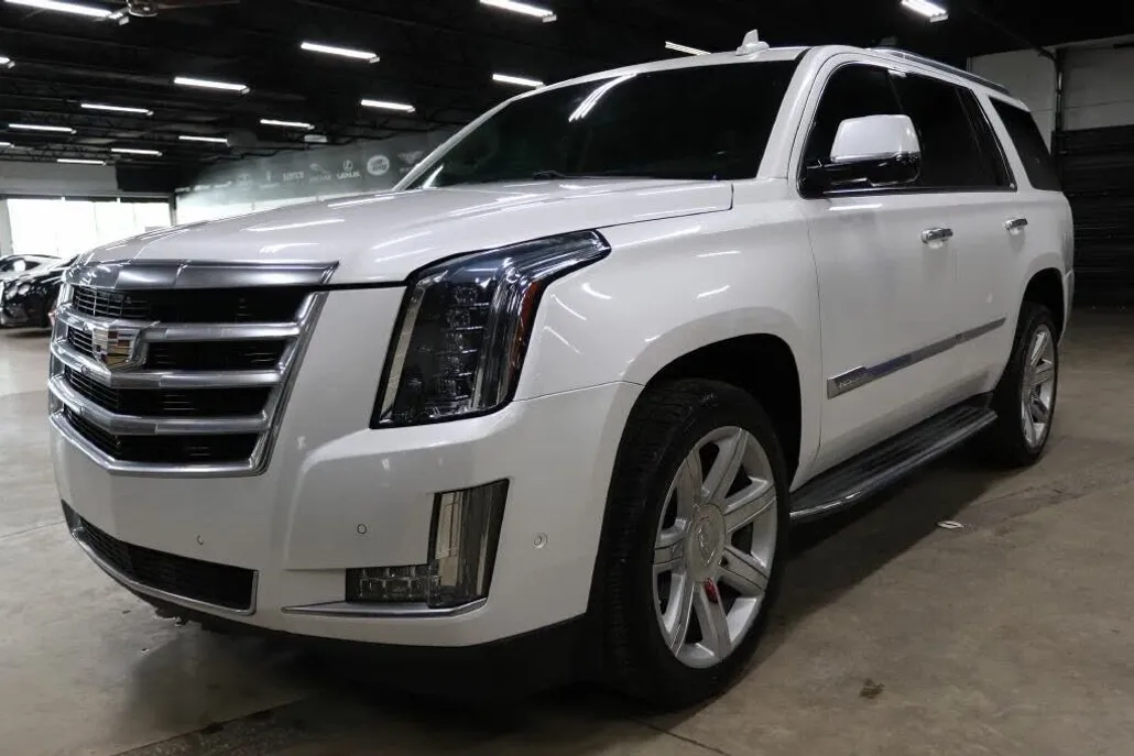 2017 Cadillac Escalade Luxury photo 1