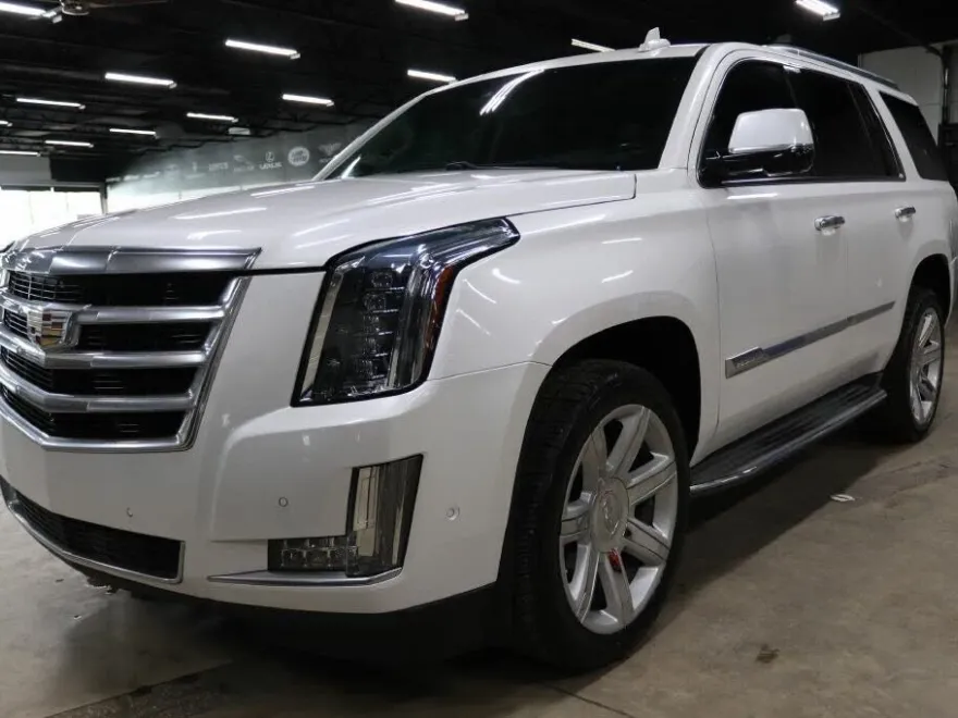 2017 Cadillac Escalade Luxury photo 1