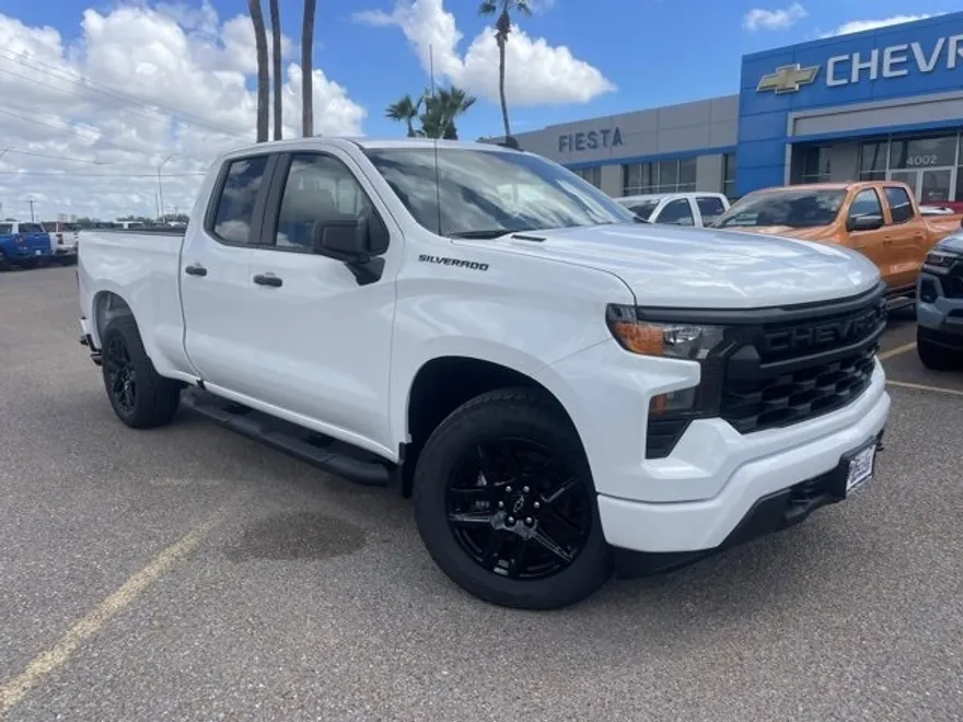 2026 Chevrolet Silverado 1500 Custom photo 1