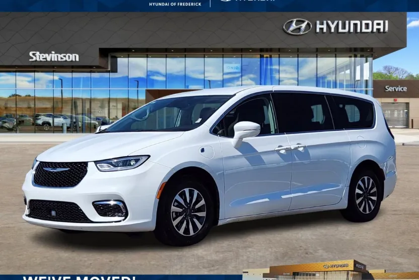 2022 Chrysler Pacifica Hybrid Touring L photo 1