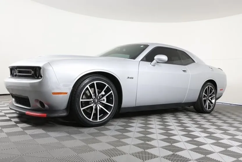 2023 Dodge Challenger R/T photo 1