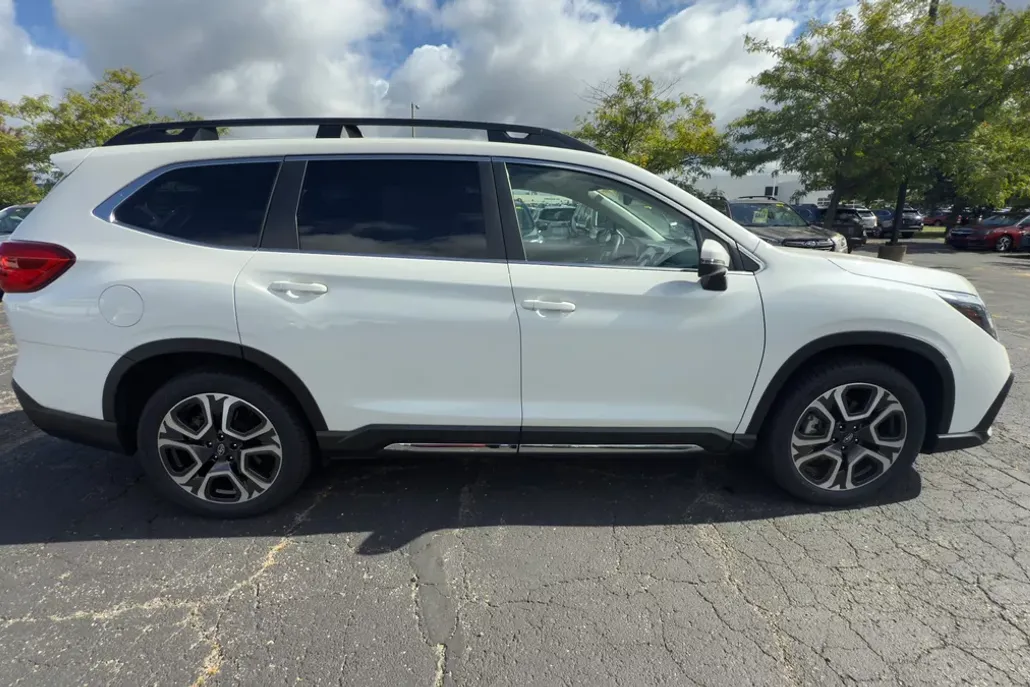 2023 Subaru Ascent Limited photo 1