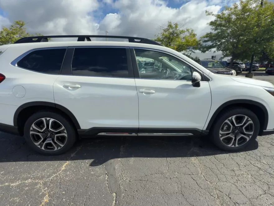 2023 Subaru Ascent Limited photo 1
