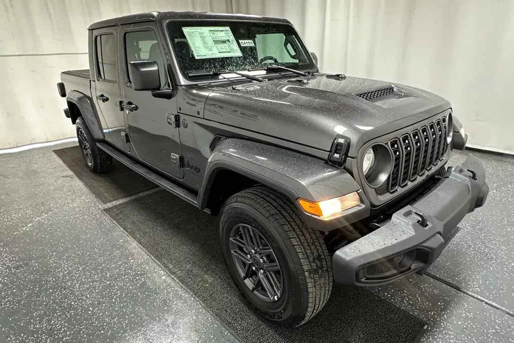 2025 Jeep Gladiator Sport S photo 1