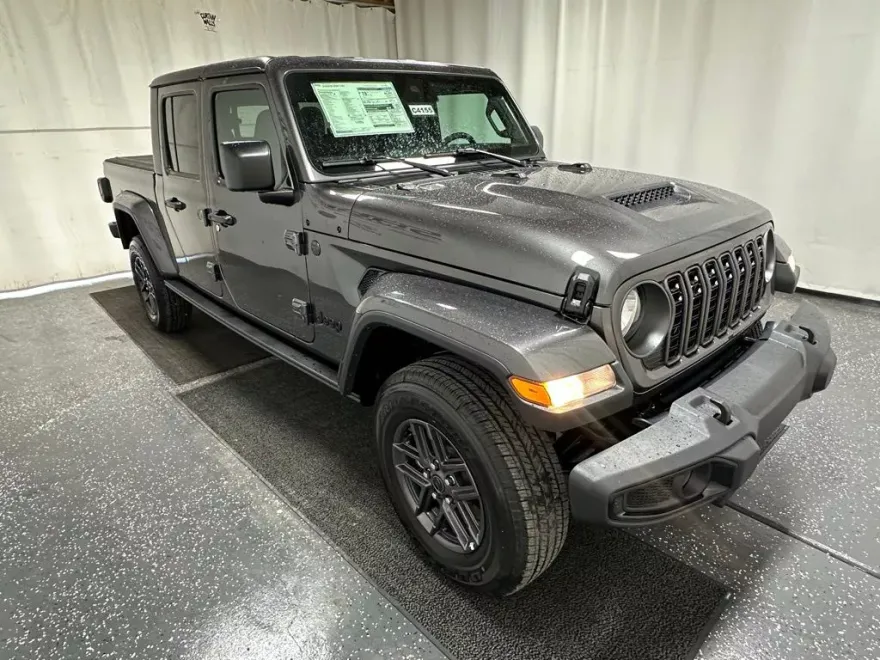 2025 Jeep Gladiator Sport S photo 1