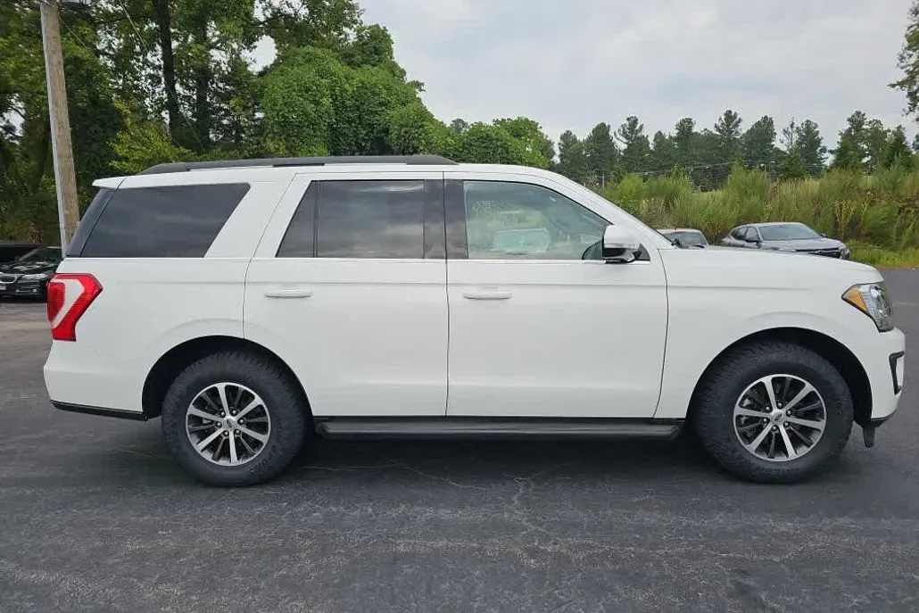 2019 Ford Expedition XLT photo 1