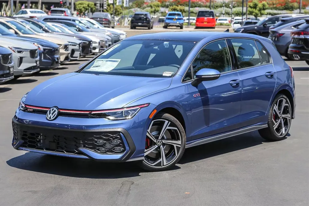 2025 Volkswagen Golf GTI SE photo 1