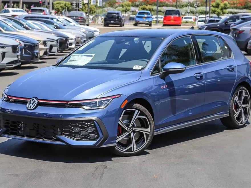 2025 Volkswagen Golf GTI SE photo 1