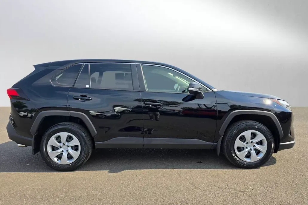 2025 Toyota RAV4 LE photo 1