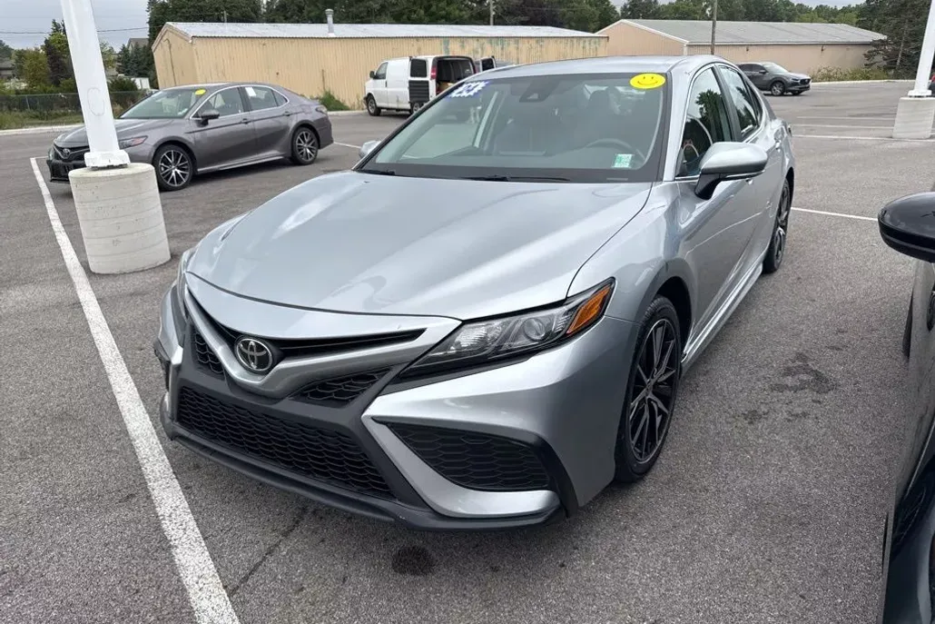 2024 Toyota Camry SE photo 1