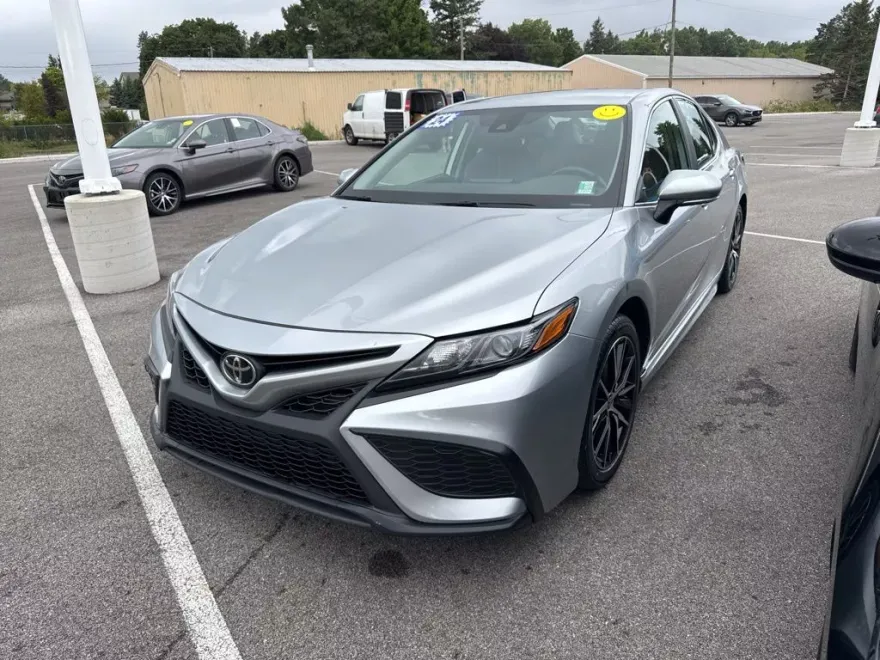 2024 Toyota Camry SE photo 1