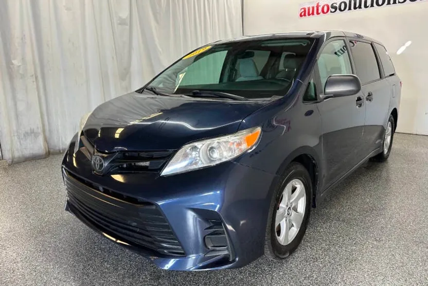 2019 Toyota Sienna L photo 1