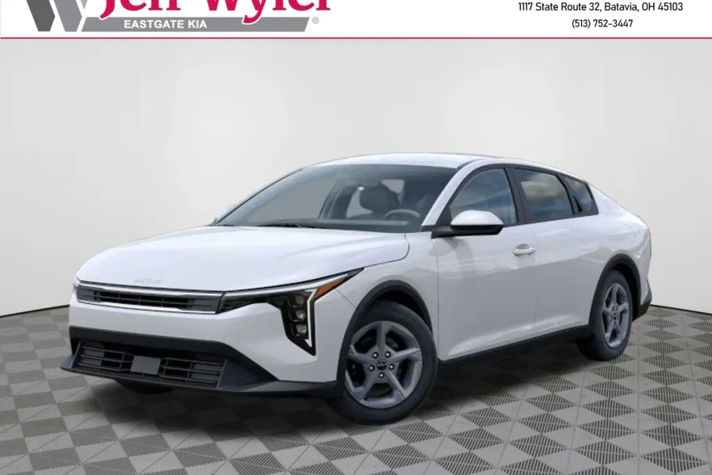 2025 Kia K4 LXS photo 1