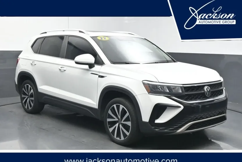 2022 Volkswagen Taos SE photo 1